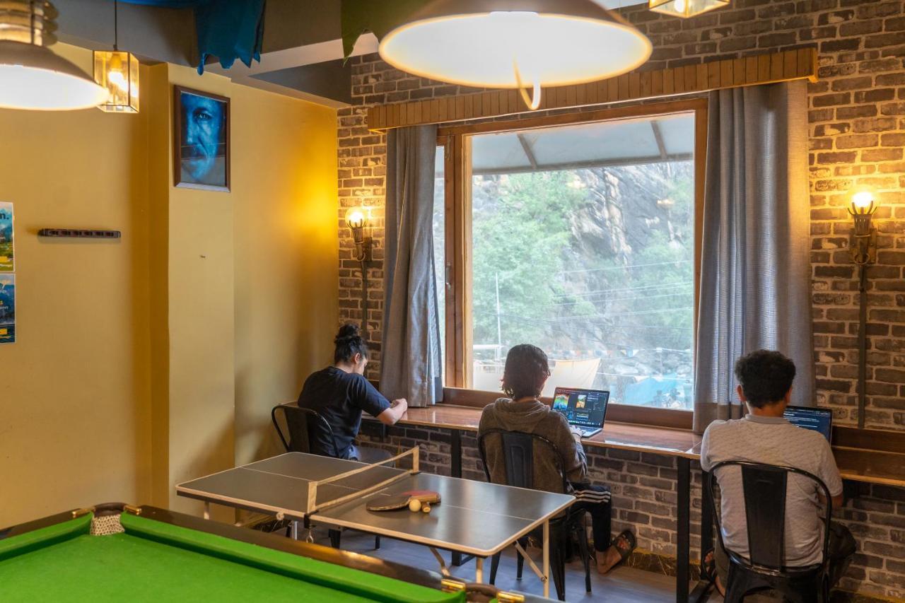 Whoopers Hostel Касоль Экстерьер фото