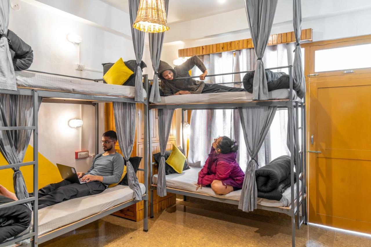 Whoopers Hostel Касоль Экстерьер фото