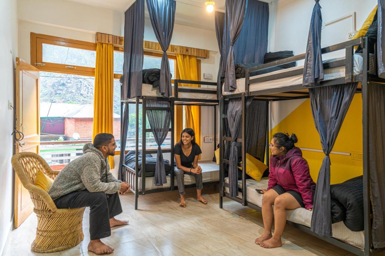 Whoopers Hostel Касоль Экстерьер фото