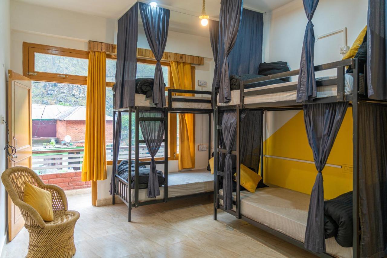Whoopers Hostel Касоль Экстерьер фото