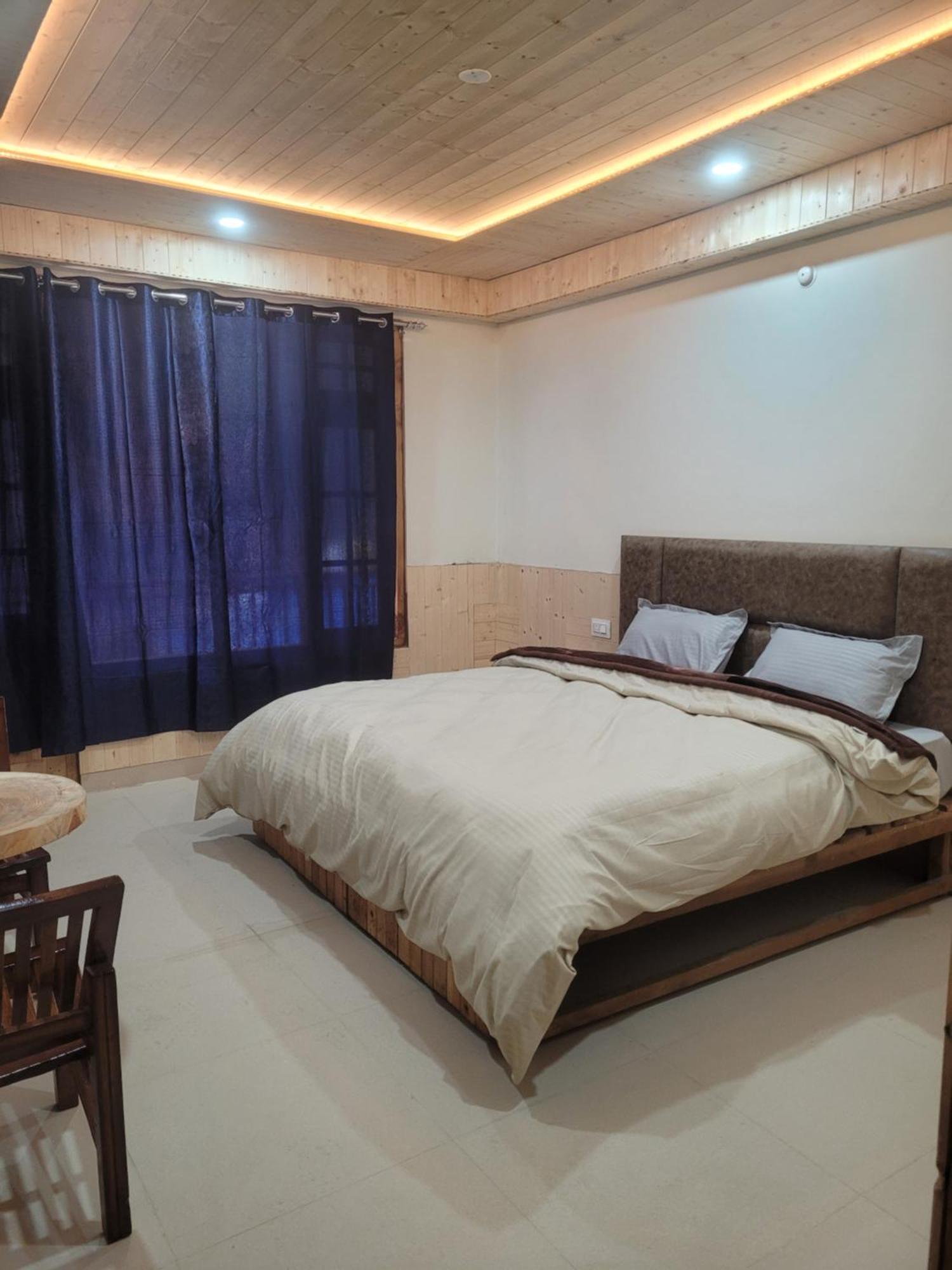 Whoopers Hostel Касоль Экстерьер фото