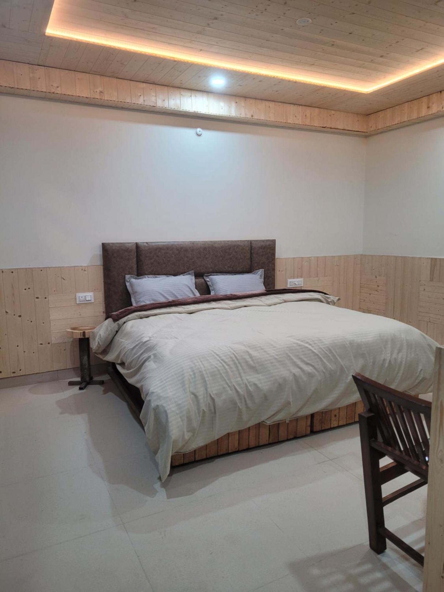 Whoopers Hostel Касоль Экстерьер фото