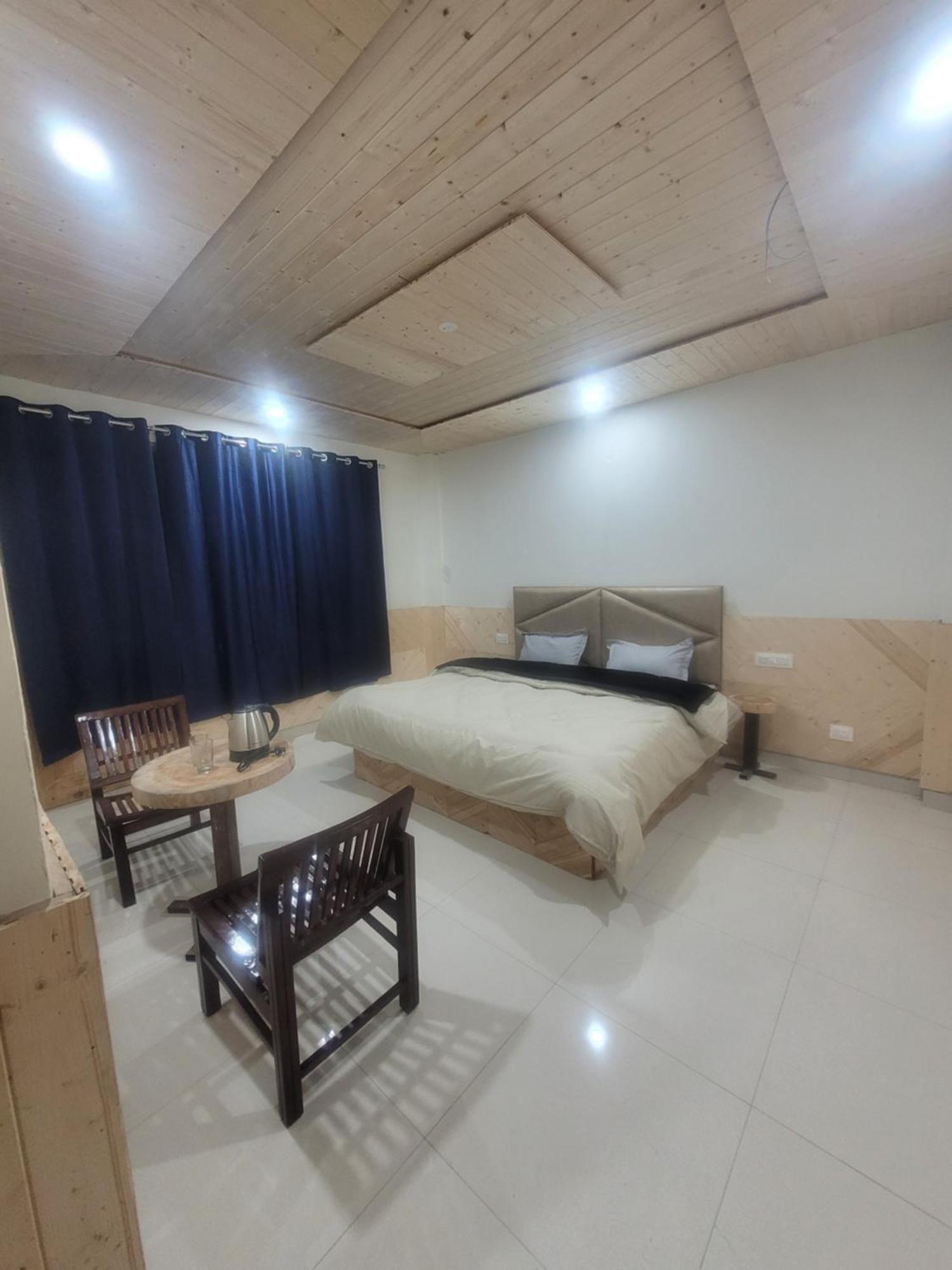 Whoopers Hostel Касоль Экстерьер фото