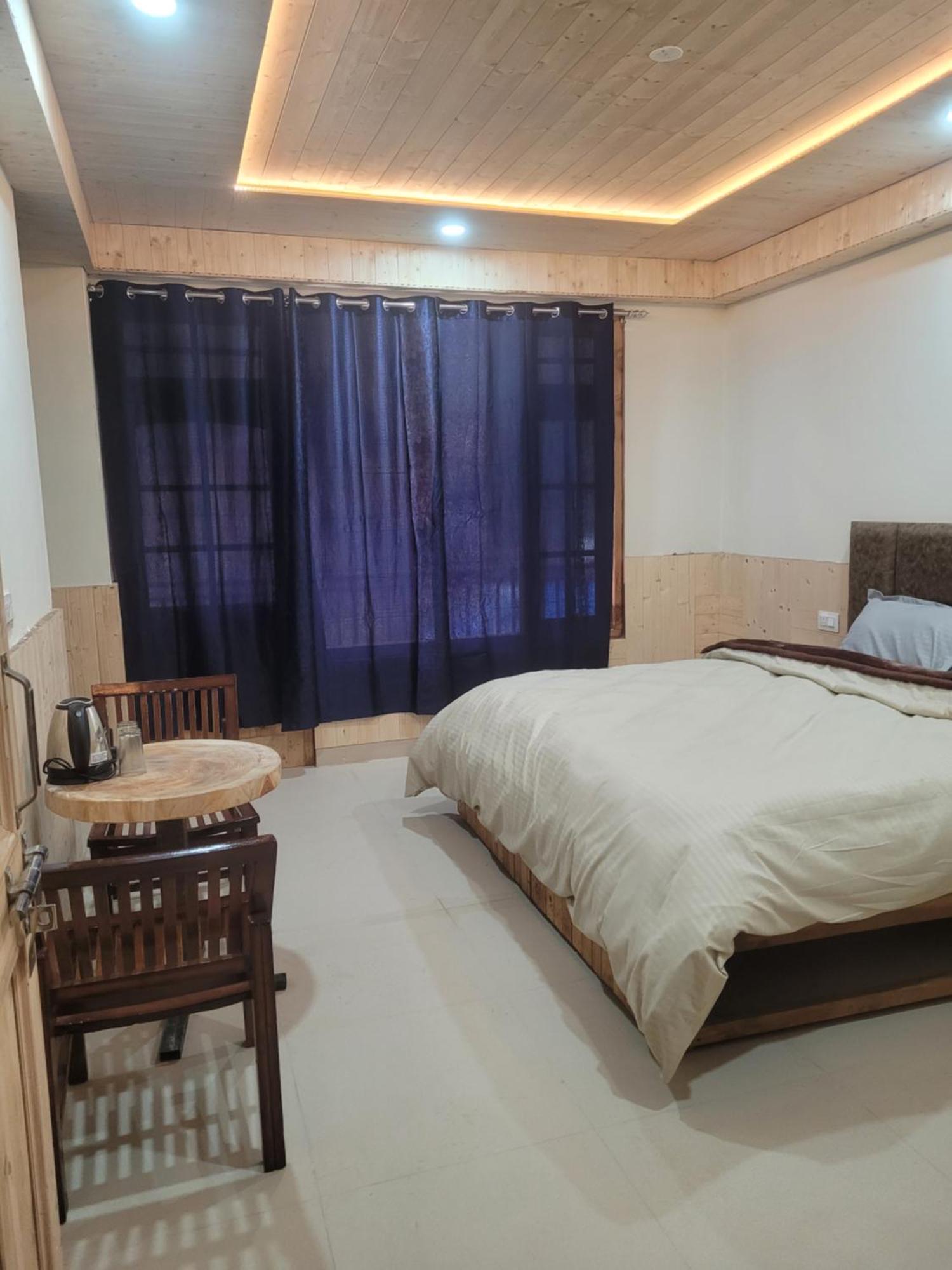 Whoopers Hostel Касоль Экстерьер фото